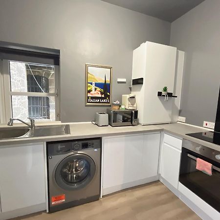 Two Bed Apartment Edimburgo Esterno foto