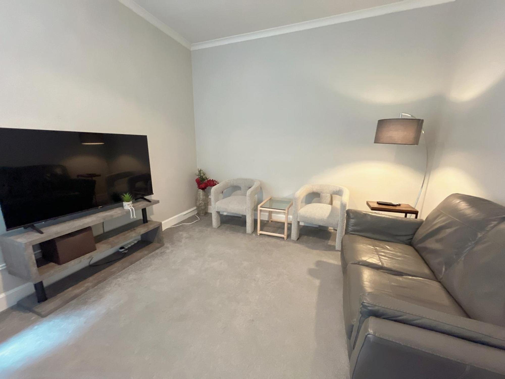Two Bed Apartment Edimburgo Esterno foto