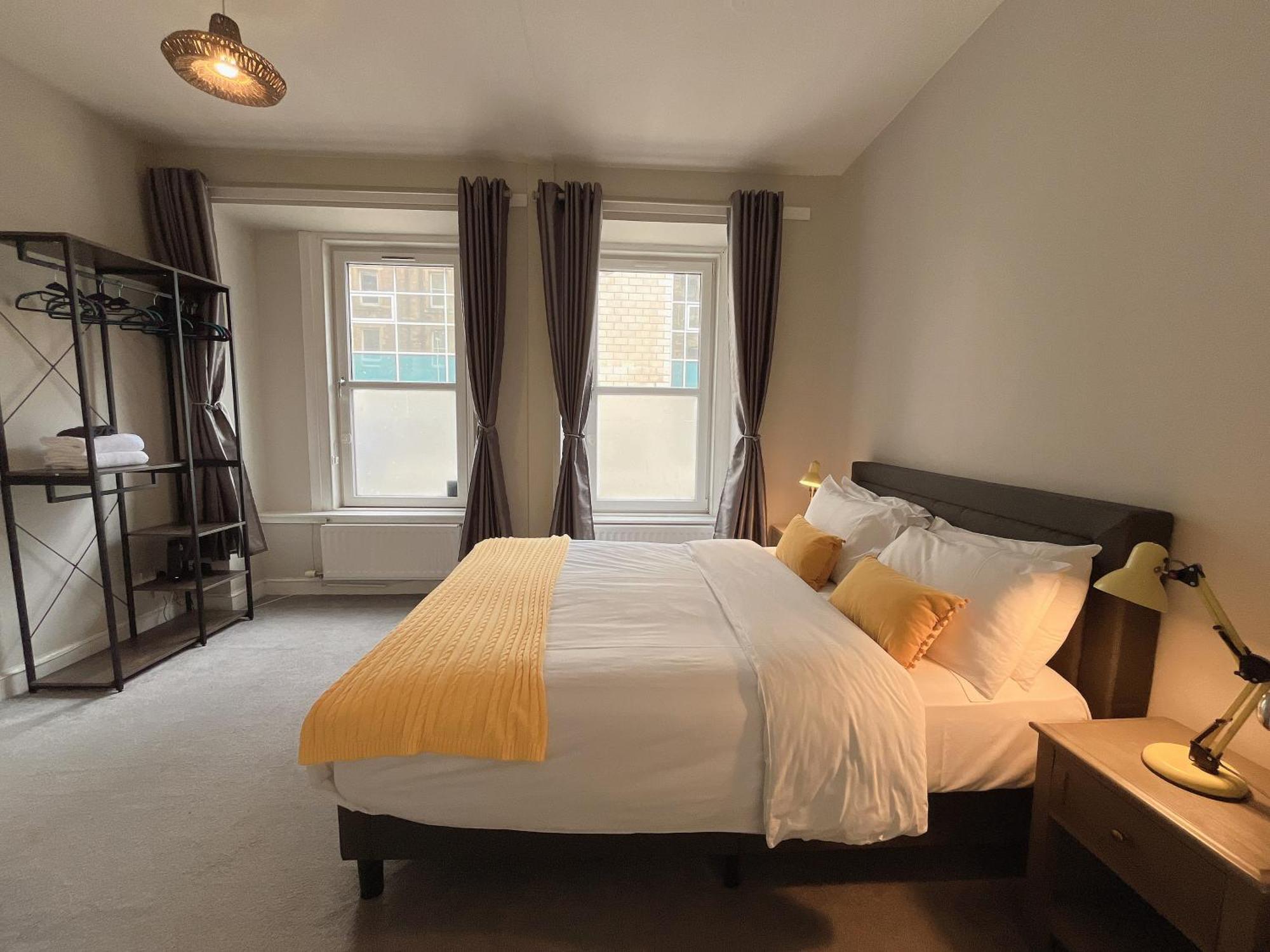 Two Bed Apartment Edimburgo Esterno foto