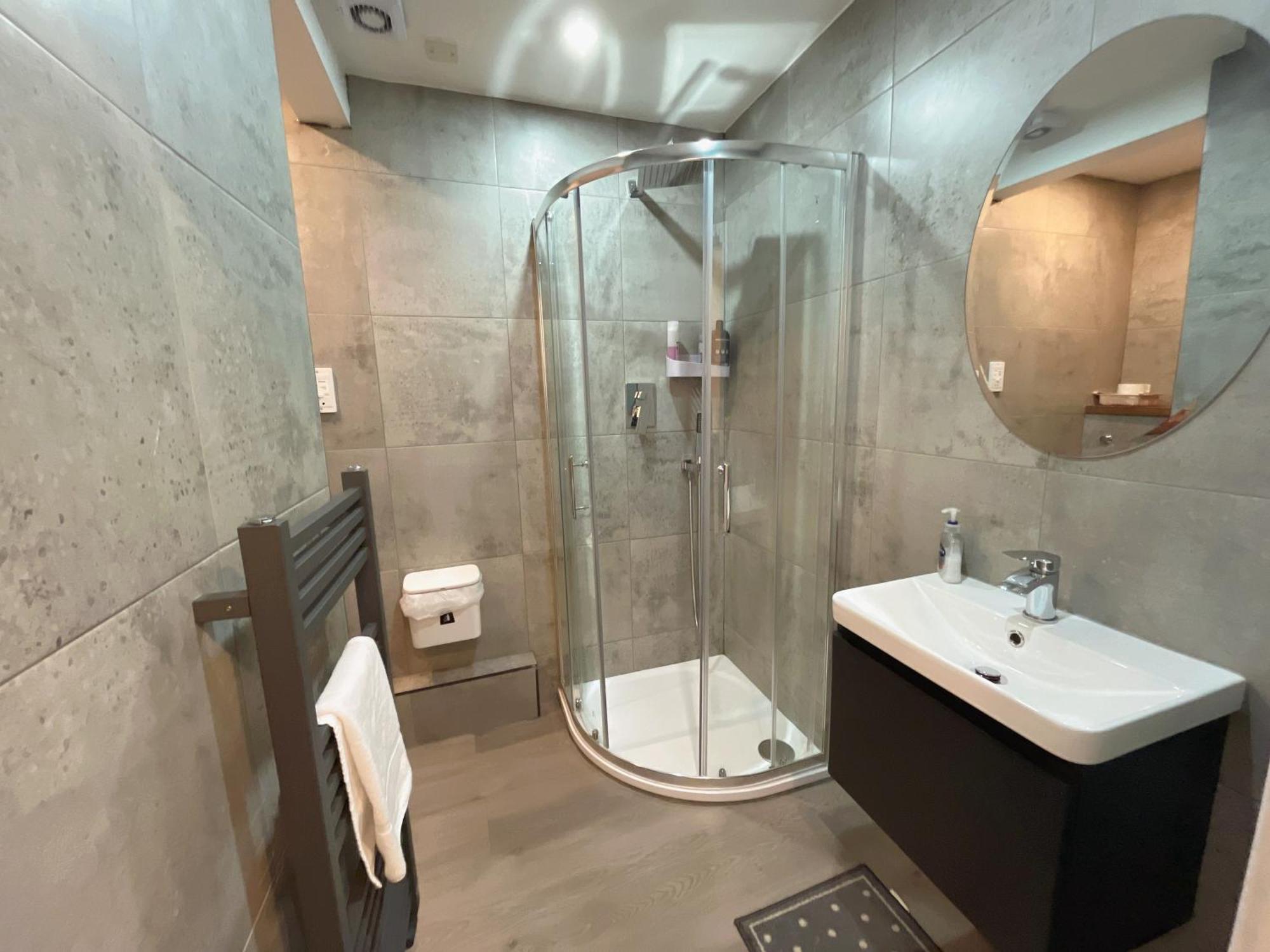 Two Bed Apartment Edimburgo Esterno foto